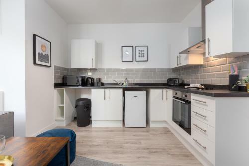 Charles Alexander Short Stay - Charnley House Apartments