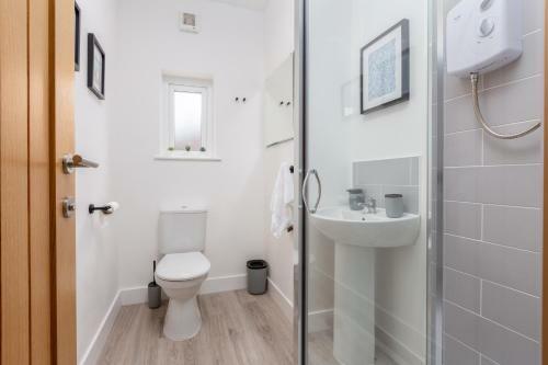 Charles Alexander Short Stay - Charnley House Apartments
