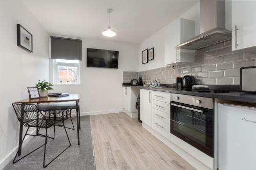 Charles Alexander Short Stay - Charnley House Apartments