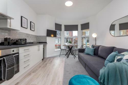 Charles Alexander Short Stay - Charnley House Apartments