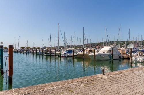 Premium Sea Side Marina Apartment By Locap Group