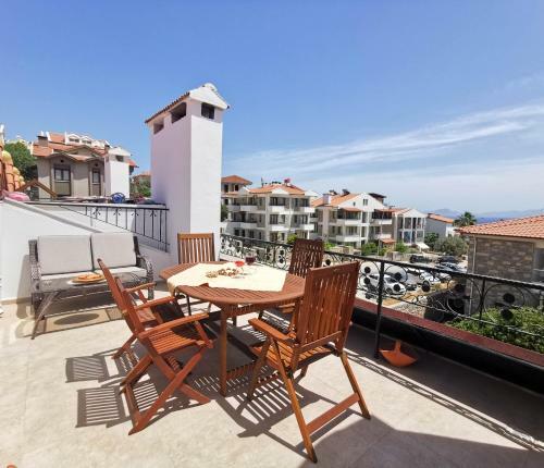 4+1 Spacious Apartment With Sea View. 5 Minutes From The Beach