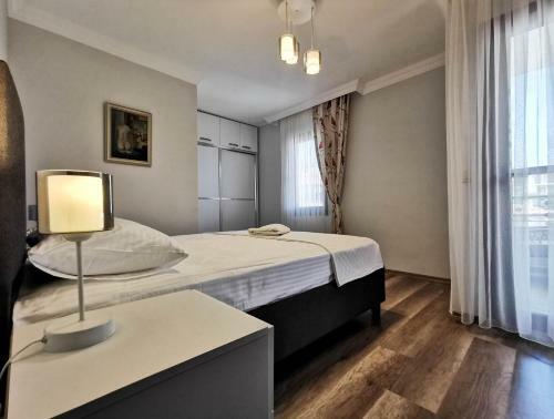 4+1 Spacious Apartment With Sea View. 5 Minutes From The Beach