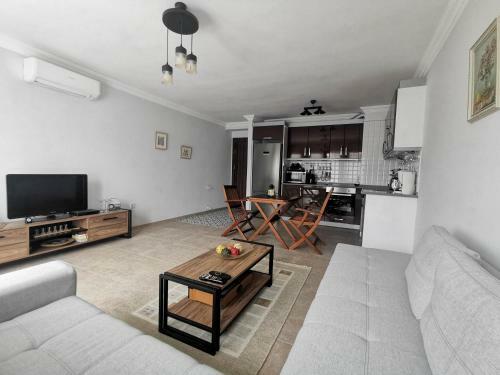 4+1 Spacious Apartment With Sea View. 5 Minutes From The Beach
