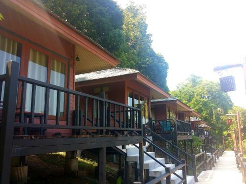 Hotel Thanya Beach Resort