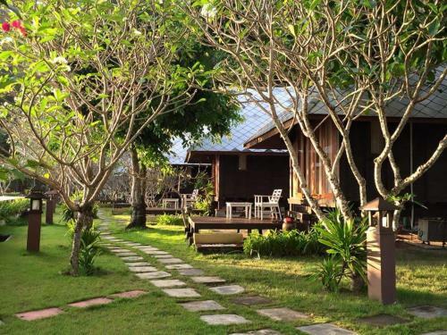 Hotel Thanya Beach Resort