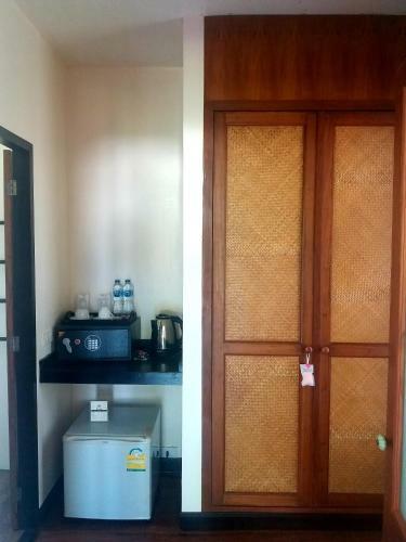 Hotel Thanya Beach Resort