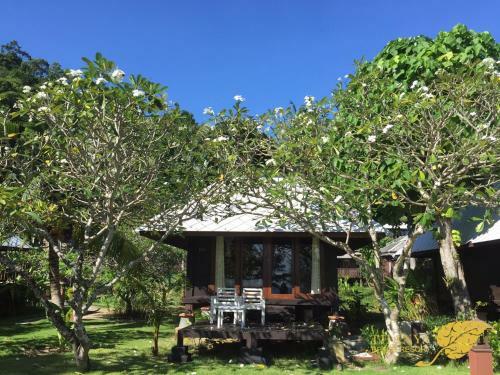 Hotel Thanya Beach Resort
