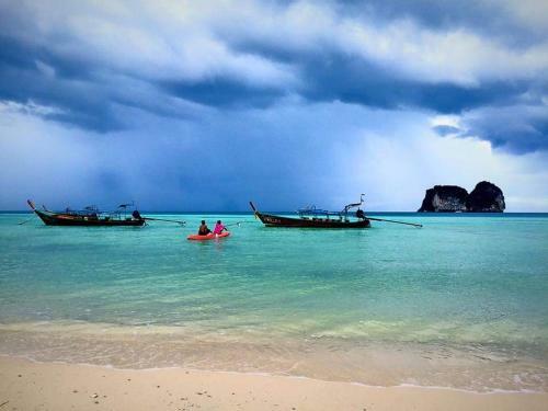 Hotel Thanya Beach Resort
