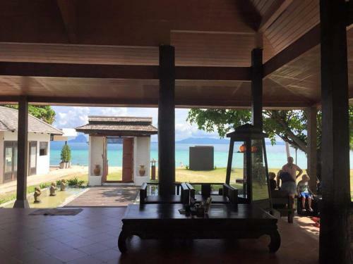 Hotel Thanya Beach Resort