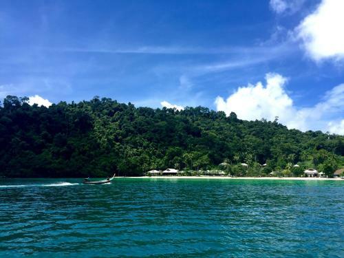 Hotel Thanya Beach Resort
