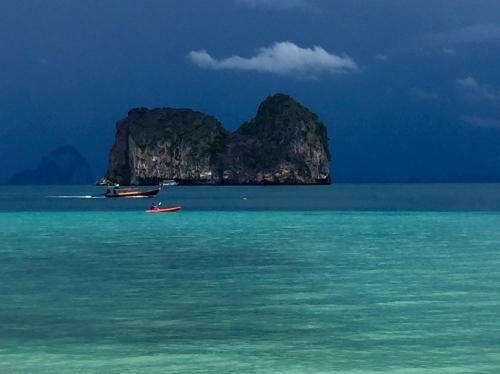 Hotel Thanya Beach Resort