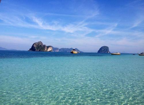 Hotel Thanya Beach Resort