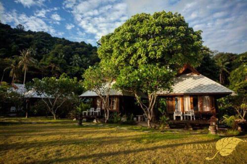 Hotel Thanya Beach Resort