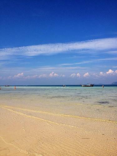 Hotel Thanya Beach Resort