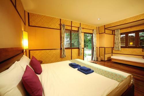 Hotel Mayalay Beach Resort