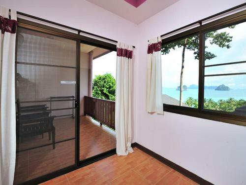 Hotel Koh Ngai Cliff Beach Resort