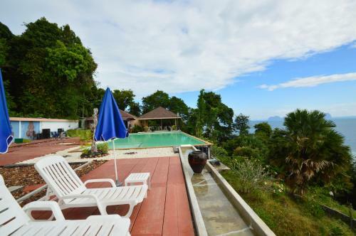 Hotel Koh Ngai Cliff Beach Resort