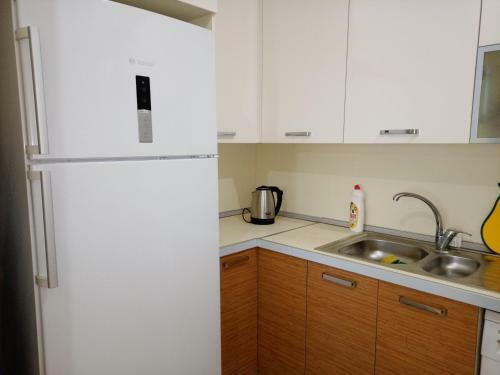 Entire Apartment. Just 2 Minutes From The Metro.