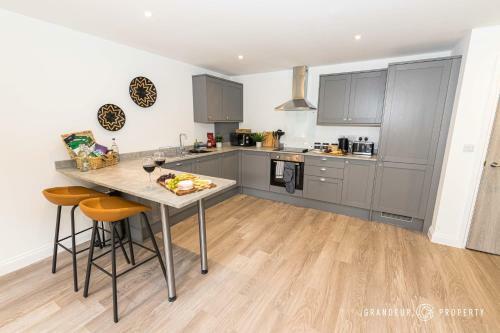 A Romantic Apartment, Balcony & Parking, Close To Beach