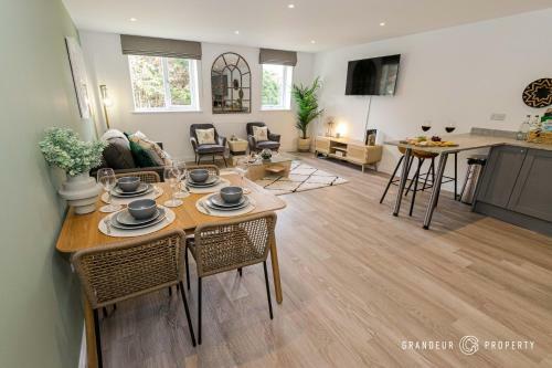 A Romantic Apartment, Balcony & Parking, Close To Beach