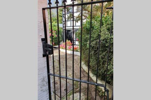 Bournemouth Secluded Cottage 10mins Walk To Beach