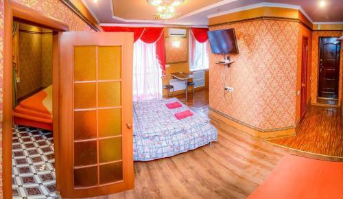 Two Room Apartment John Howard Pub