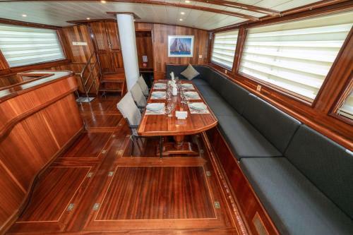 Yacht Room Hotel