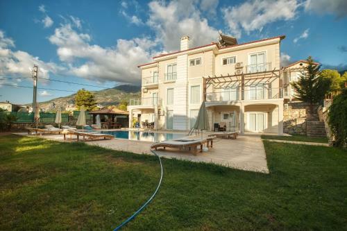 Villa Holly