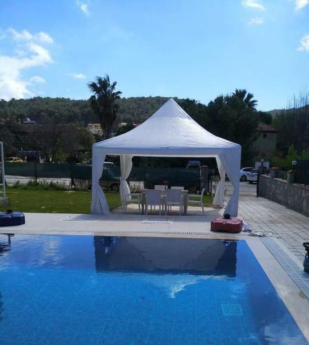 Paddys Apartments, Hisar�n�