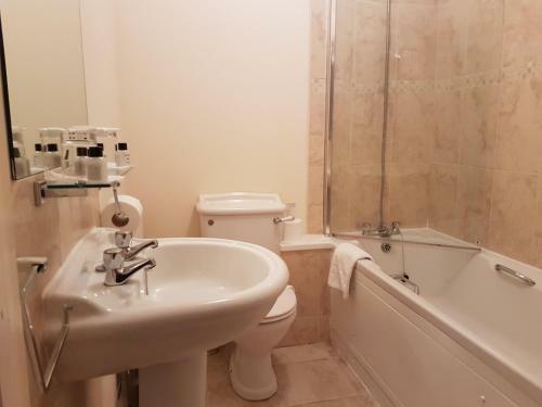 Hostal Churston Court Hotel