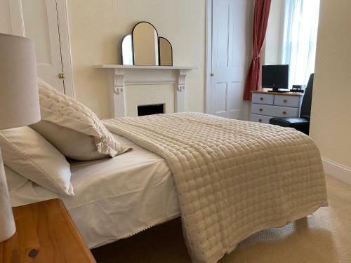 Midhurst - 4 Bedroom Townhouse, Close To Harbour And Beaches