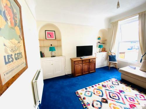 Midhurst - 4 Bedroom Townhouse, Close To Harbour And Beaches