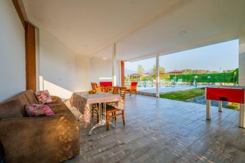 Ada Villa