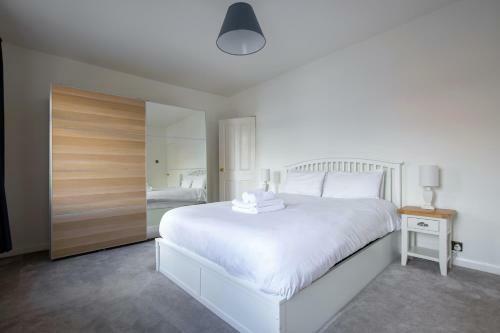 Contemporary Home In Friendly Easton, Free Parking