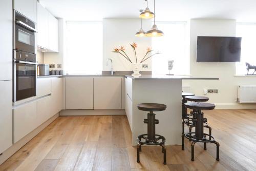 Redcliffe Parade - Your Apartment