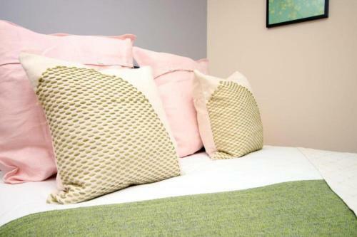 Ideal Centrally Located 2 Bed Apartment