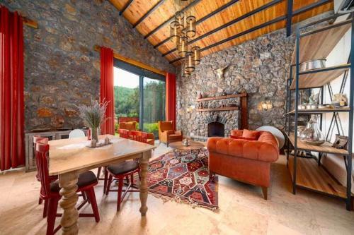 Reddoor Villa