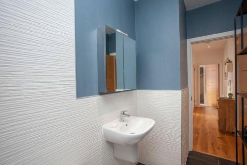 Central Designer 2 Bedroom Apartment In Portland Square