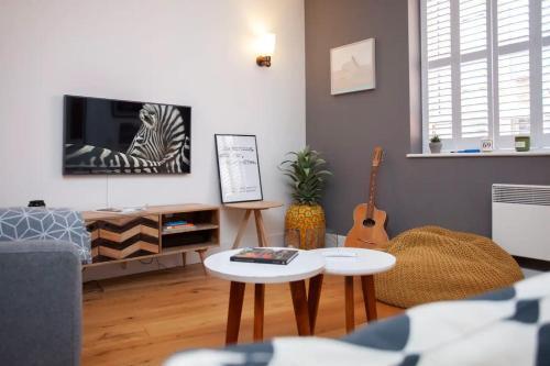 Central Designer 2 Bedroom Apartment In Portland Square