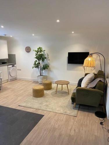 Apartamento A Comfortable One Bedroom Property With Open Plan Kitchen/living Area (Flat 5)