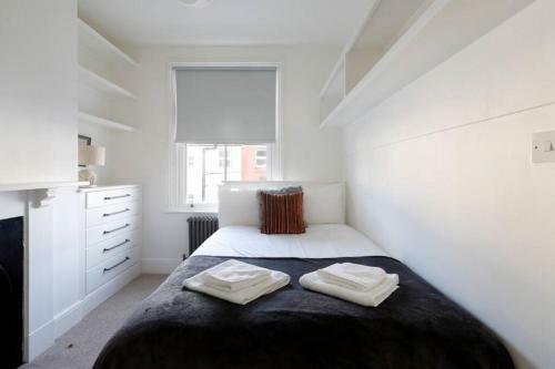 Superb 2 Bed Townhouse Next To The Level Park