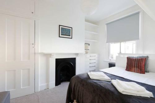 Superb 2 Bed Townhouse Next To The Level Park