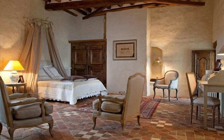 Hostal Chateau De Charge