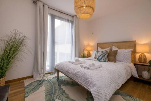 Beautifully Styled, Central Apartment Sleeping 10