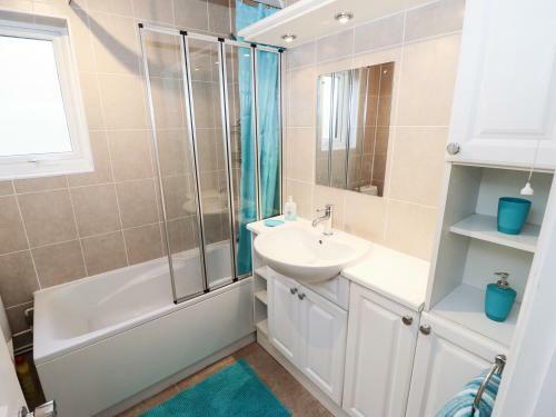14 Silverlands Close