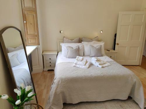 Joseph Apartment. The Square.
