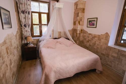 Herakles Hotel