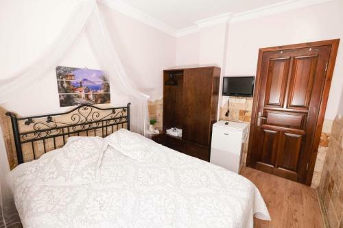 Herakles Hotel