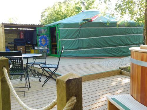 Gaia's Hideaway - Luxury Yurt With Hot Tub